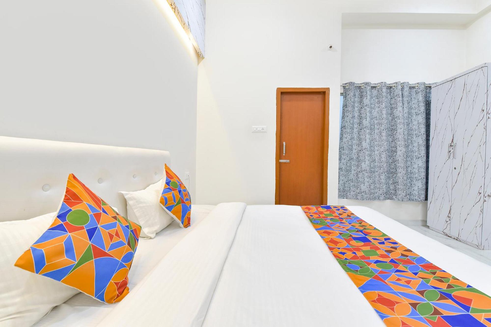 Fabhotel Grand Embassy 印多尔 外观 照片