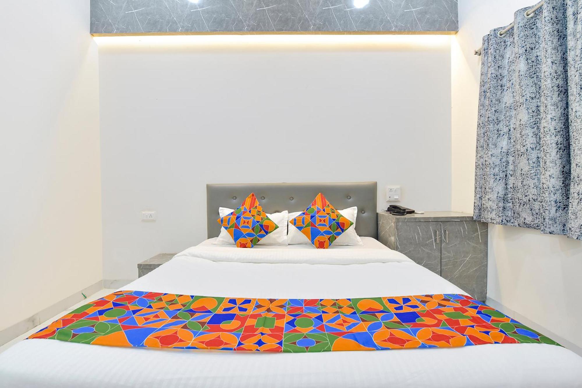 Fabhotel Grand Embassy 印多尔 外观 照片