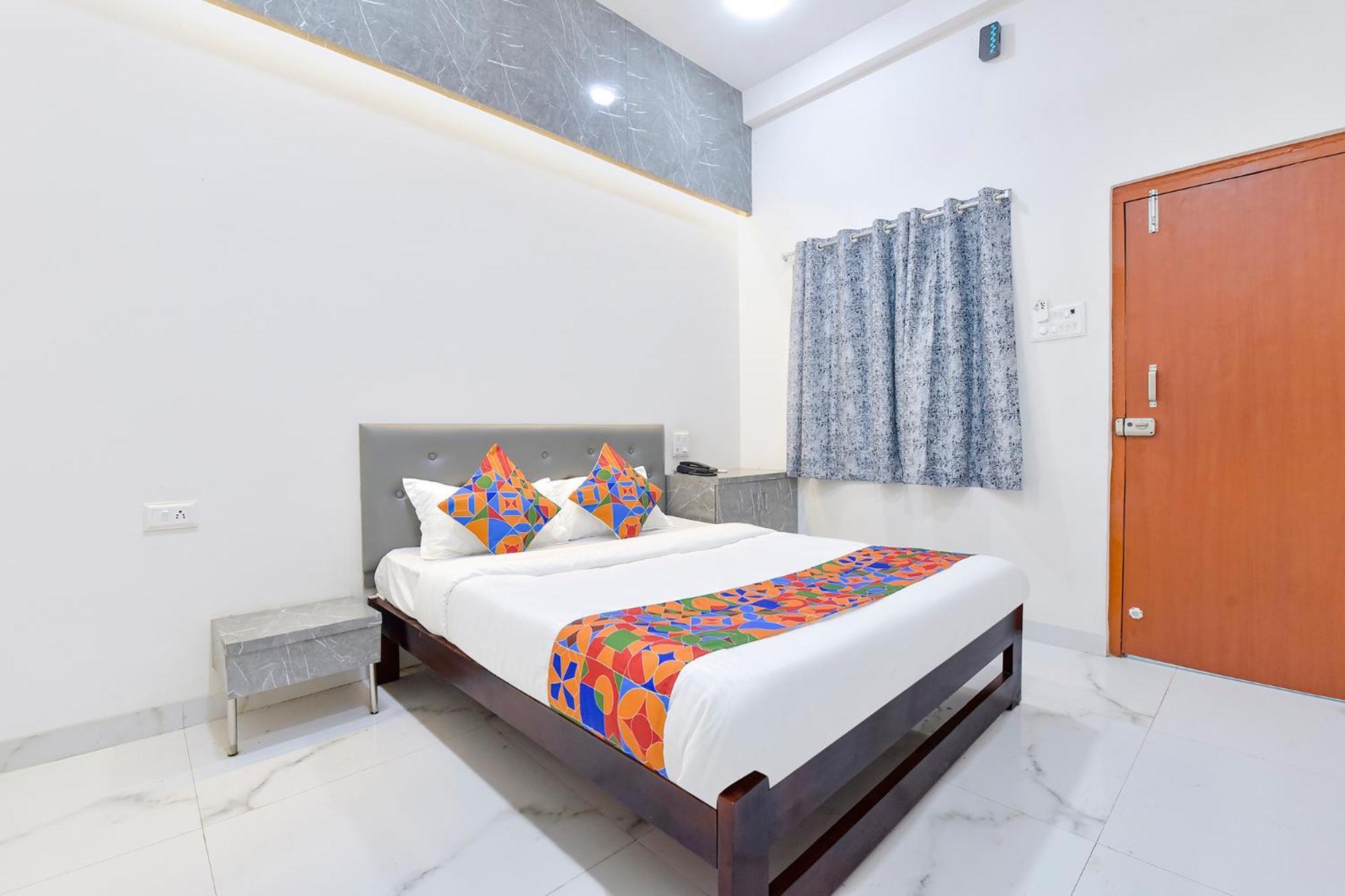 Fabhotel Grand Embassy 印多尔 外观 照片