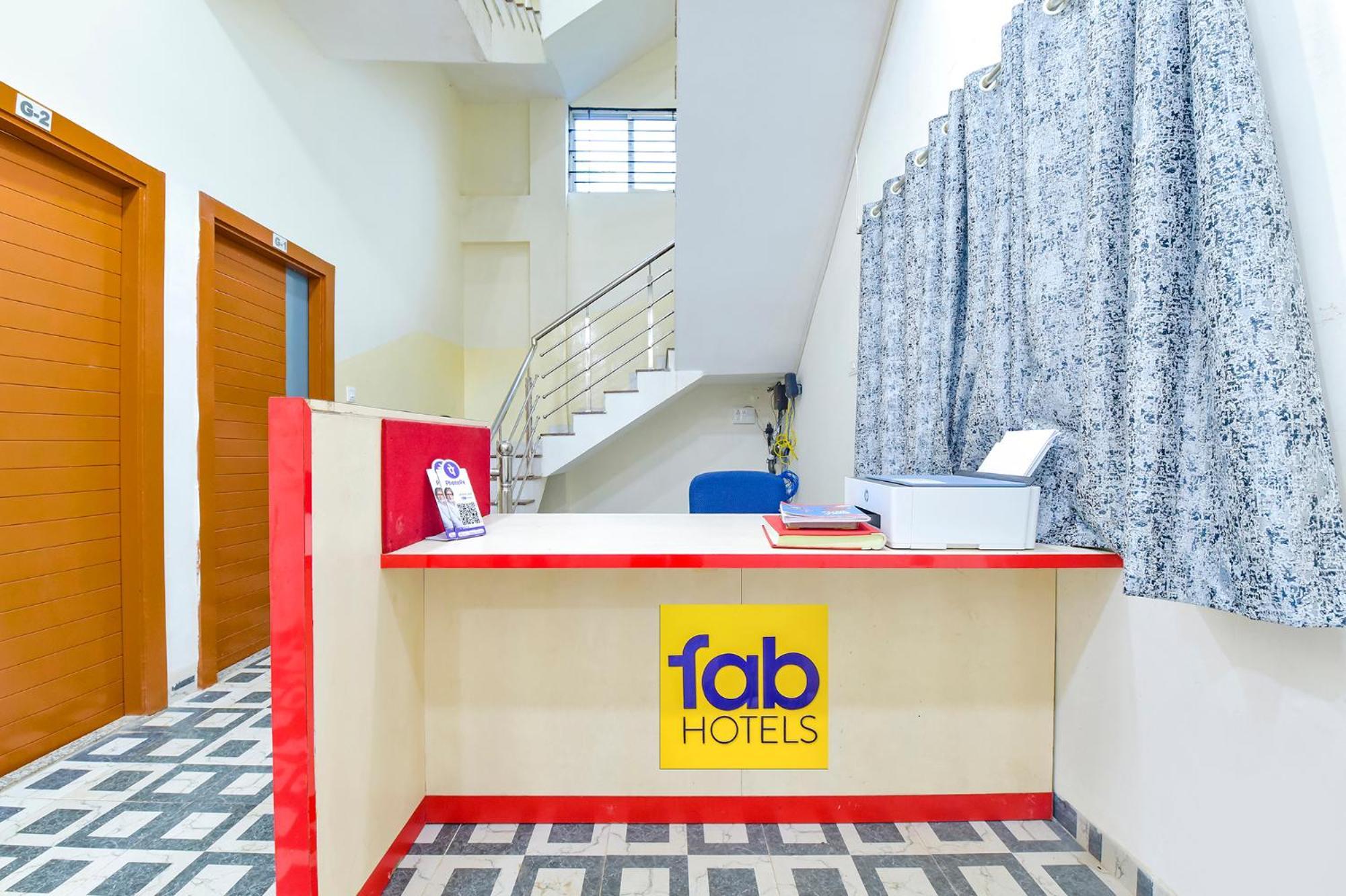 Fabhotel Grand Embassy 印多尔 外观 照片