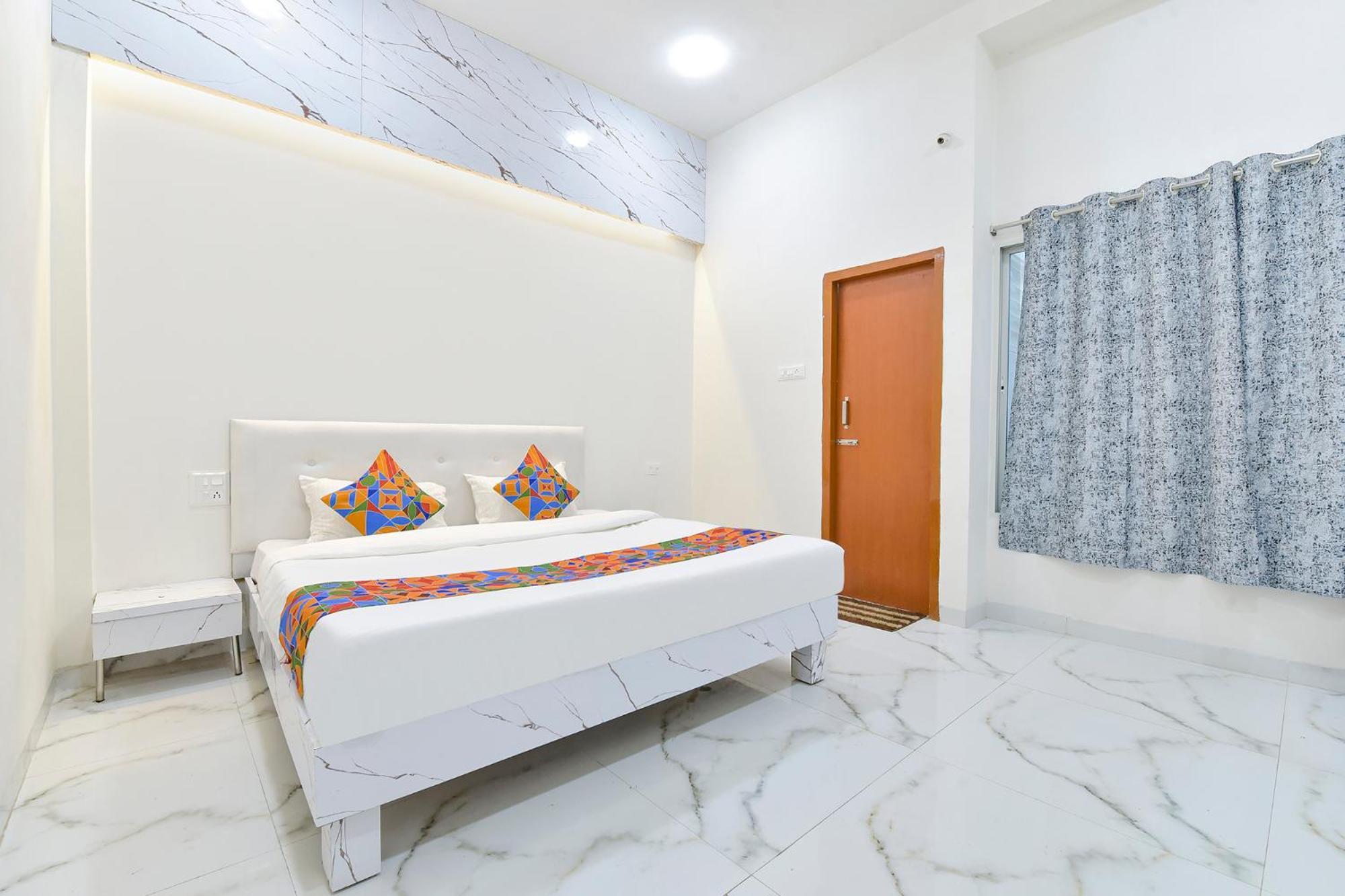Fabhotel Grand Embassy 印多尔 外观 照片