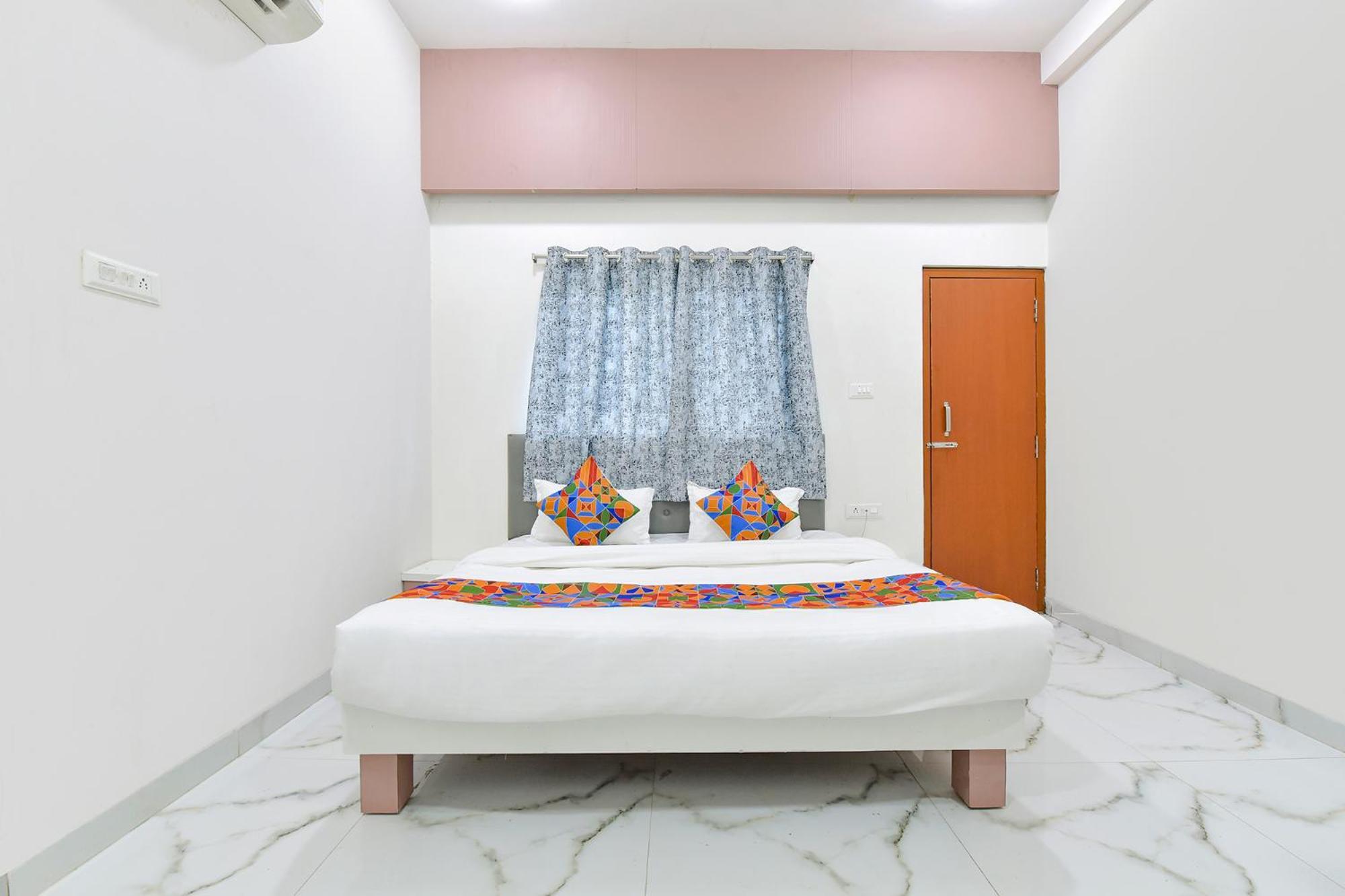 Fabhotel Grand Embassy 印多尔 外观 照片